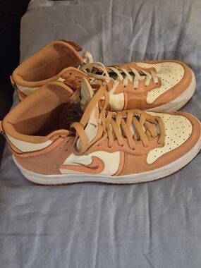 Nike Low-Top Sneakers in Peach and Cream